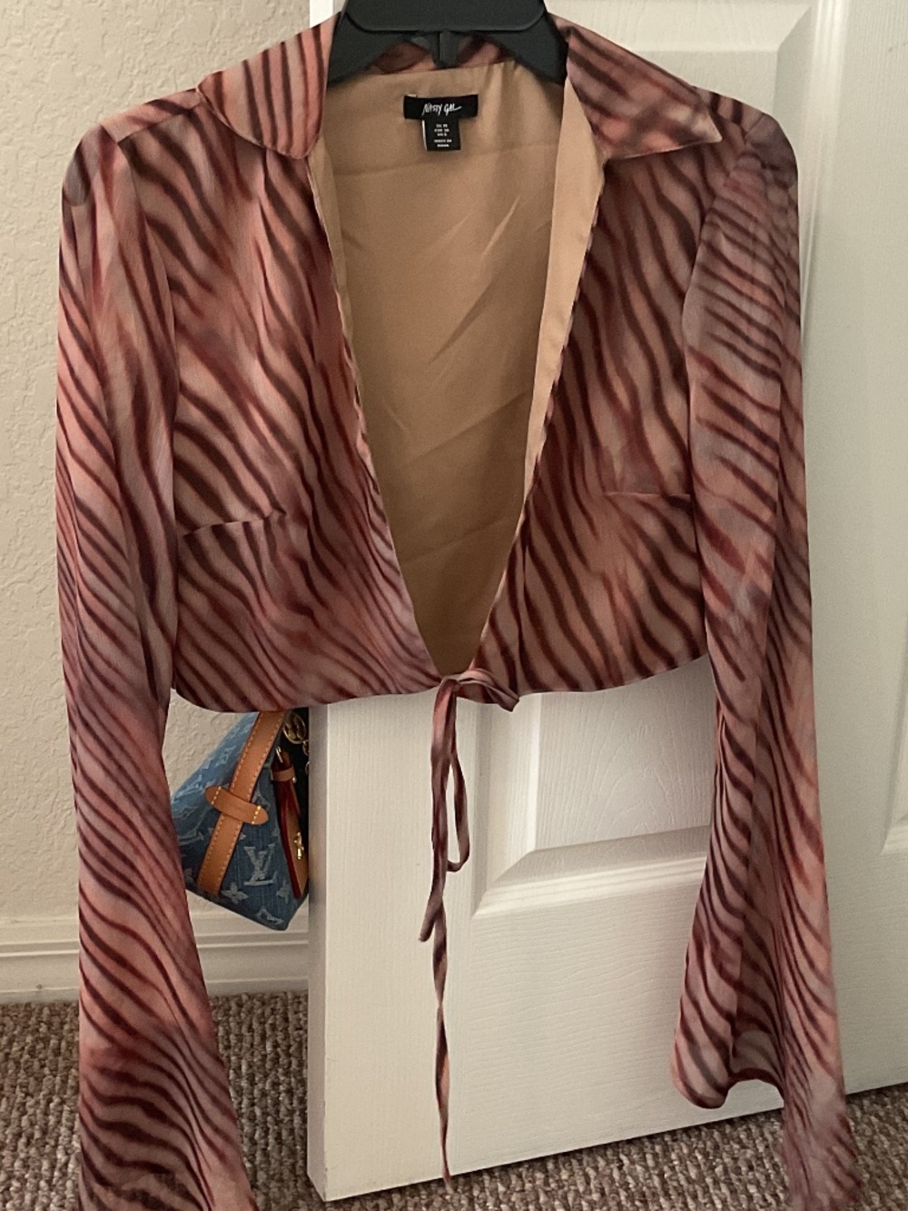 Women’s size 6 zebra brown cropped blouse